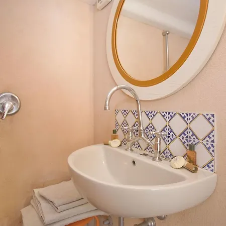 빌라 Valle Santa Sleeps 11 Wifi 레반토